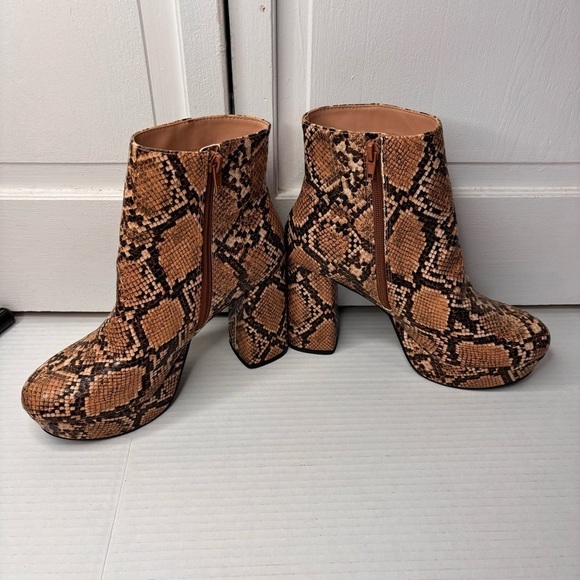 STEVE MADDEN Grate Platform Bootie Size 8 - Picture 7 of 13